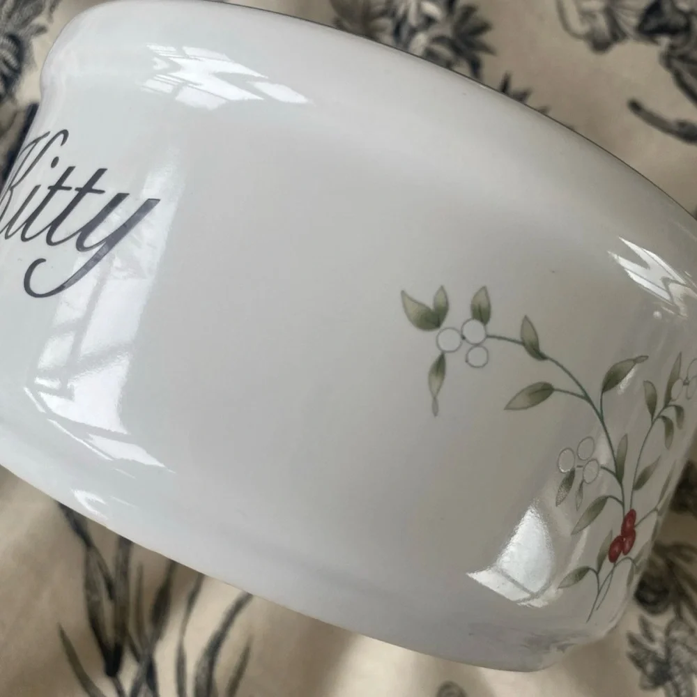 Pfaltzgraff WINTERBERRY Christmas Kitty Cat Food/Water Bowl RARE!